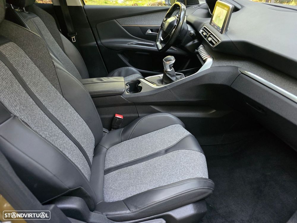 Peugeot 3008 1.2 PureTech Allure - 24