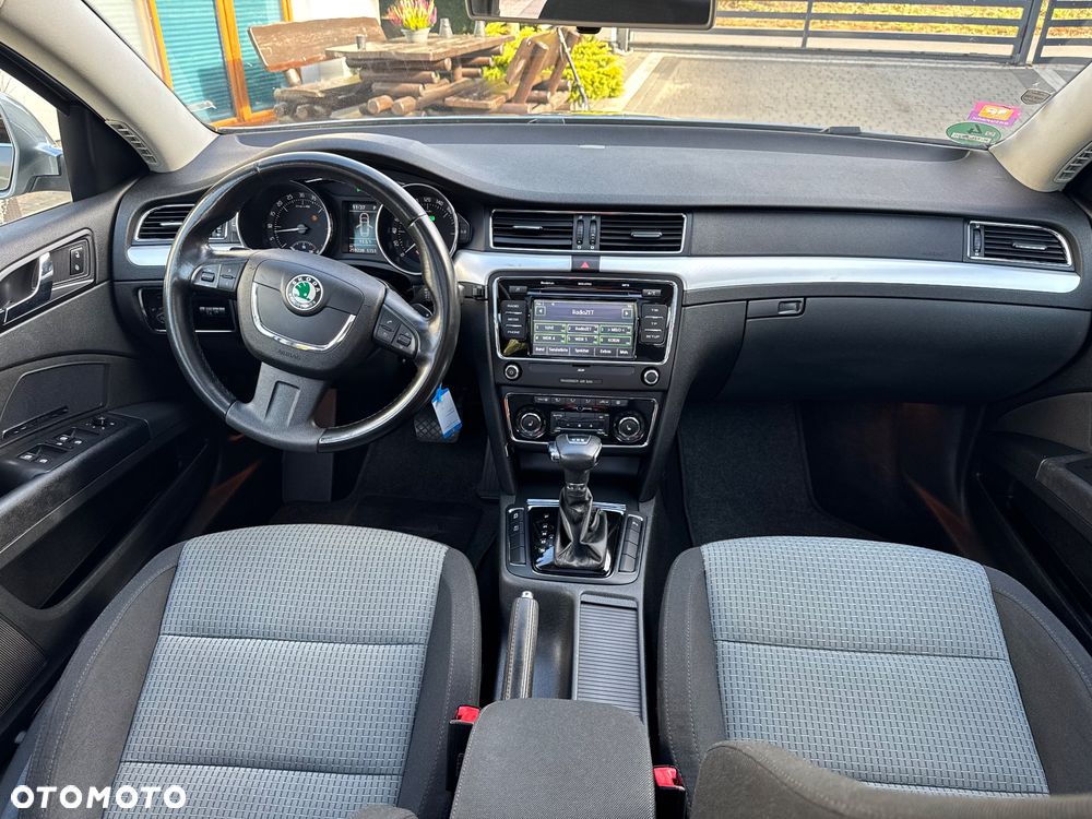 Skoda Superb 2010 photo 5