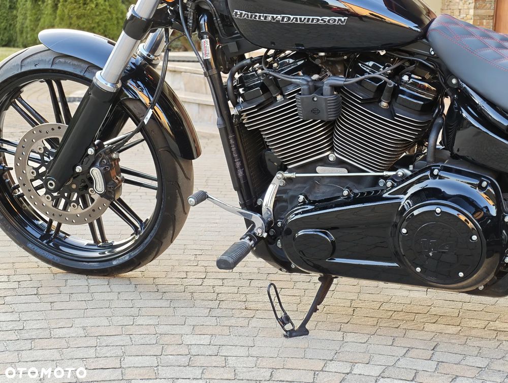 Harley-Davidson Softail Breakout - 36