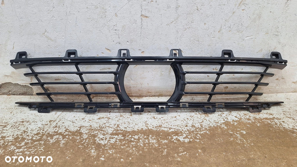 KRATKA ZDERZAKA ŚRODKOWA BMW G20 G21