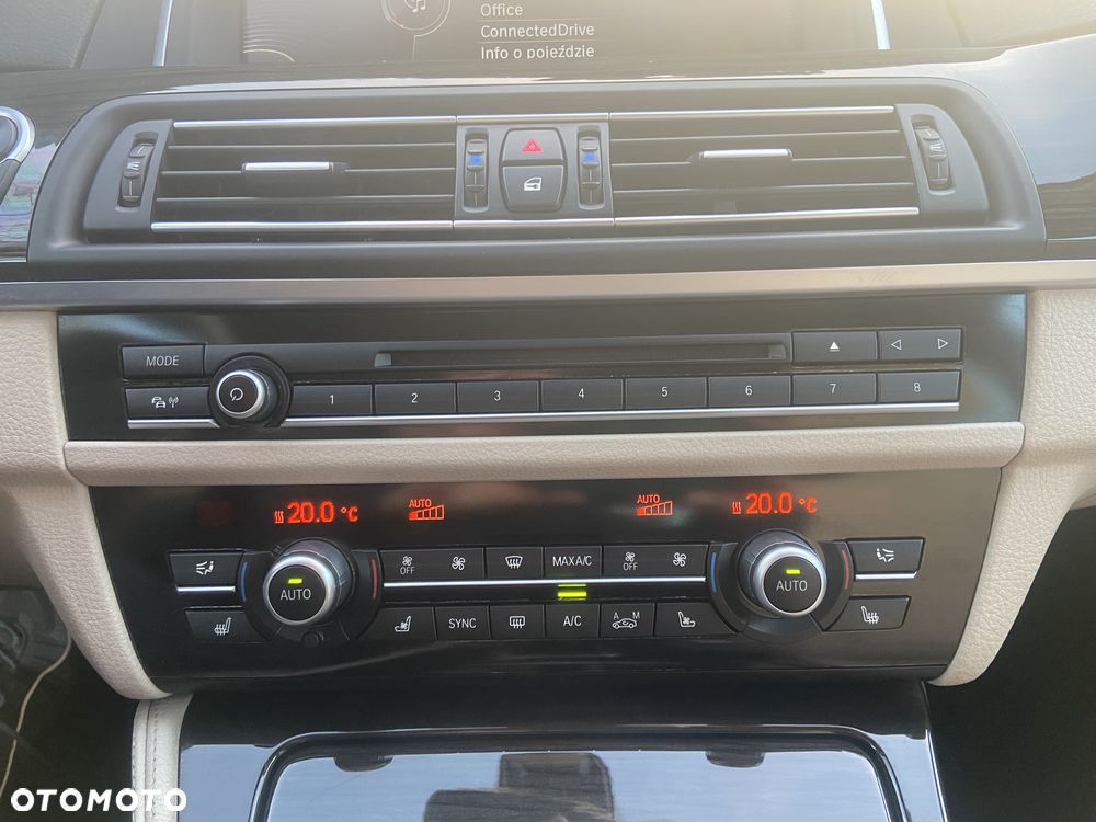 BMW Seria 5 520d xDrive Luxury Line - 31