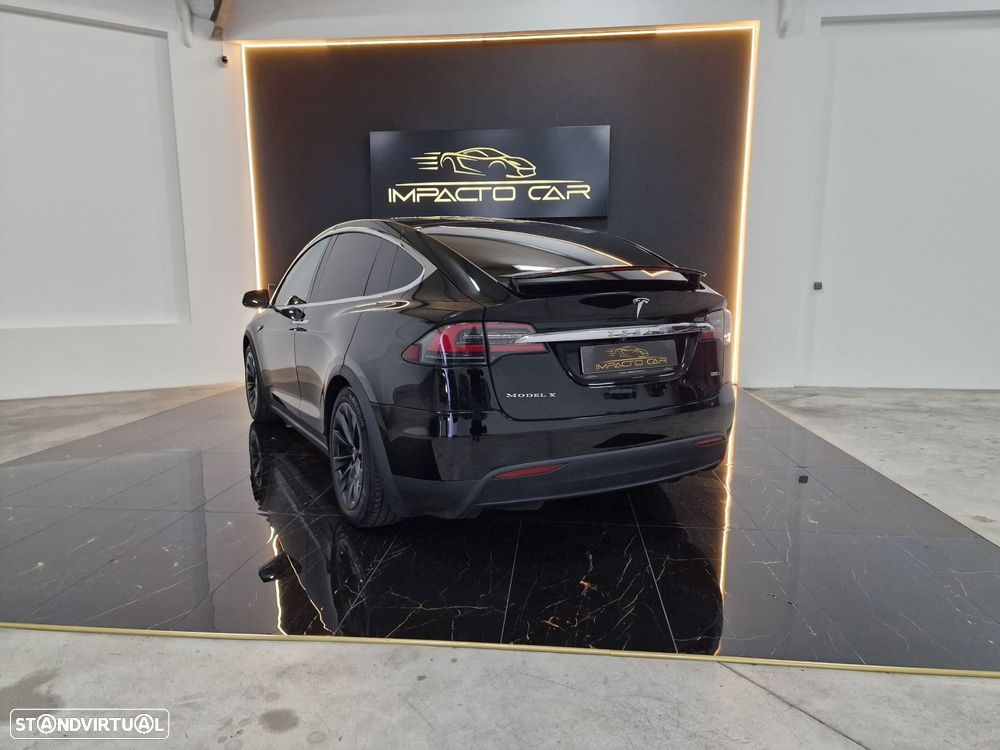 Tesla Model X 90D - 30