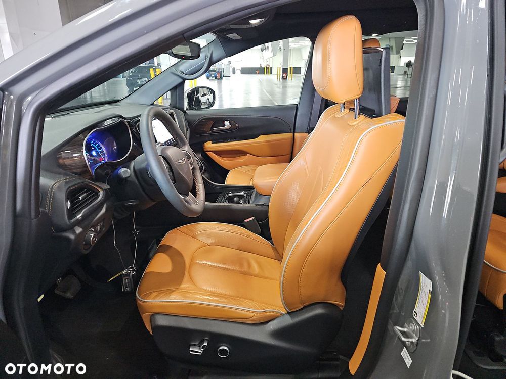 Chrysler Pacifica - 6