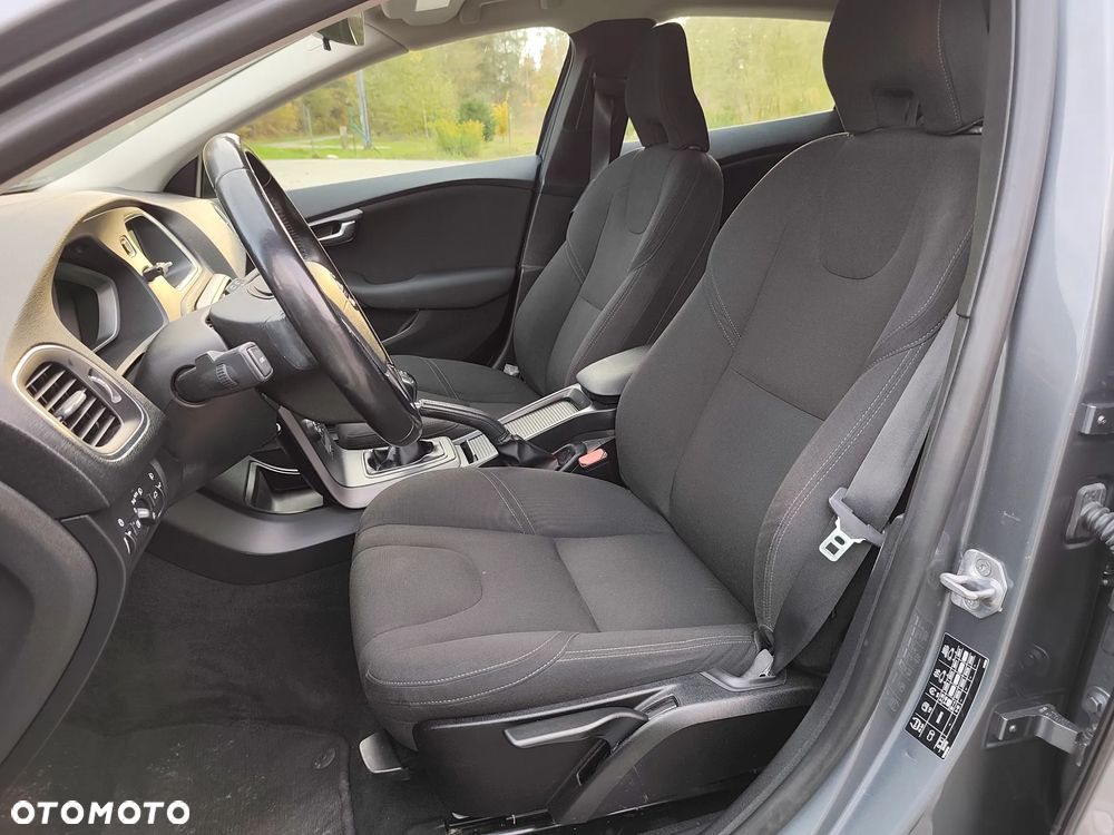 Volvo V40 D2 Momentum - 13