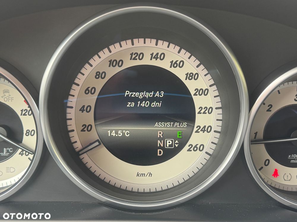 Mercedes-Benz Klasa E 220 CDI BlueEff Avantgarde - 36