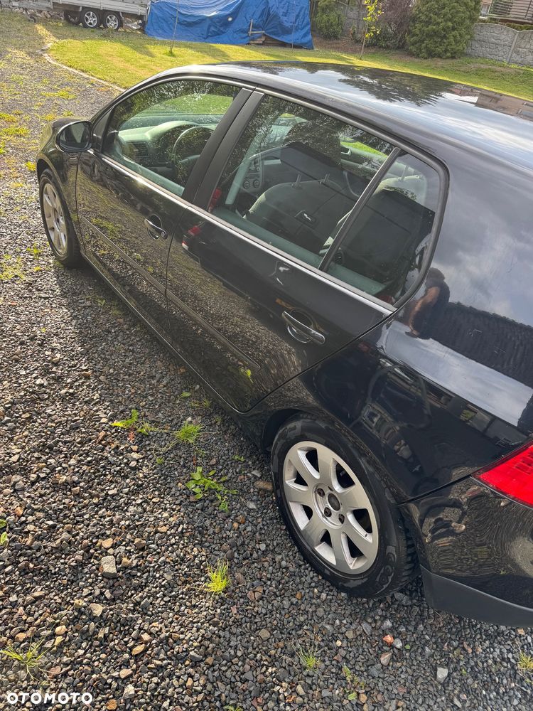 Volkswagen Golf 1.9 TDI DPF Edition BlueMotion - 11