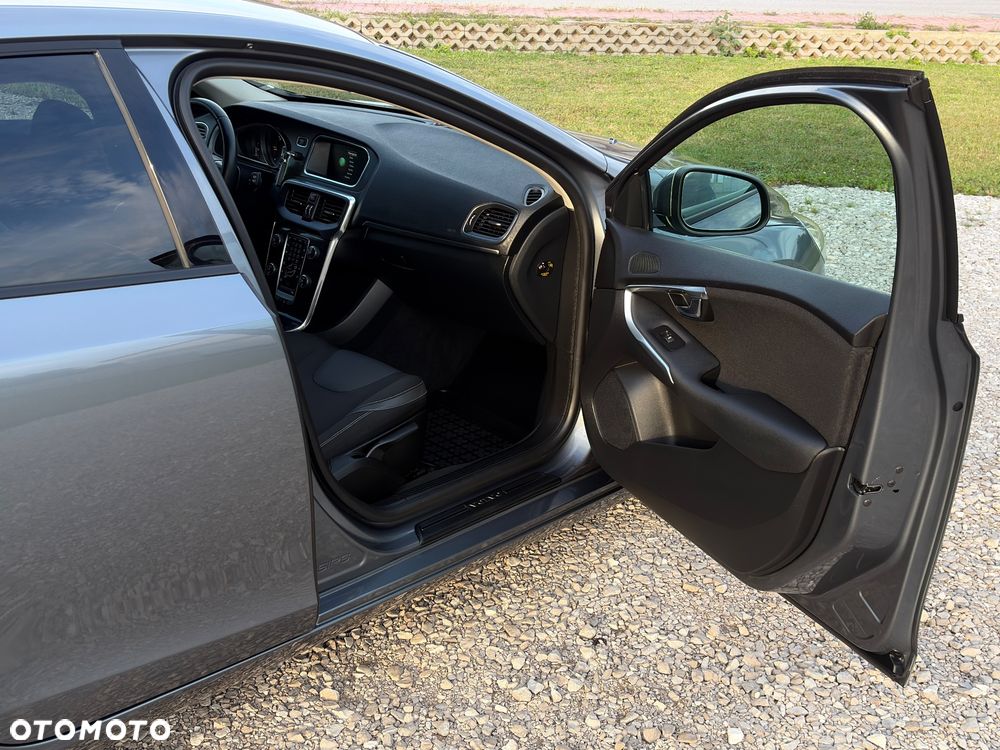 Volvo V40 D2 Momentum - 35