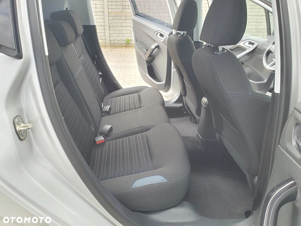 Peugeot 208 - 32