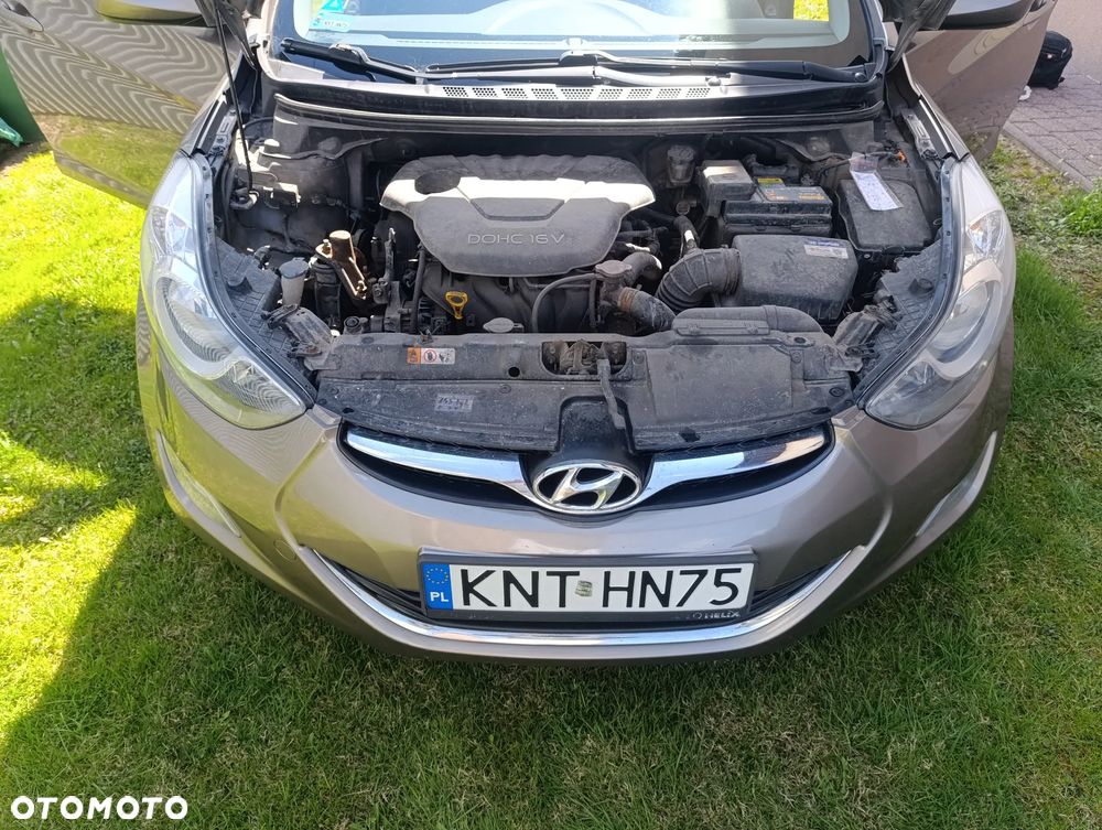 Hyundai Elantra 1.6 Classic + - 11