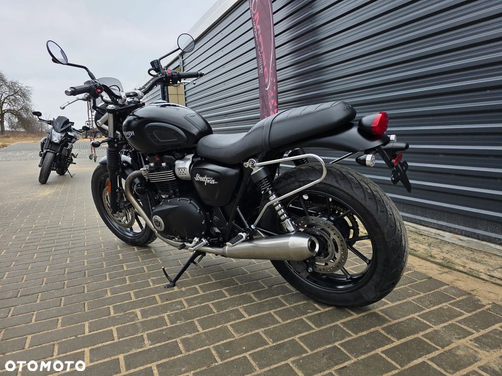 Triumph Street Twin - 4