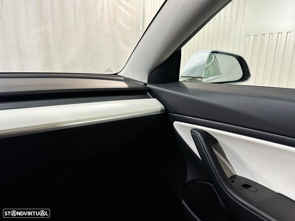 Tesla Model 3 Performance Dual Motor AWD - 32