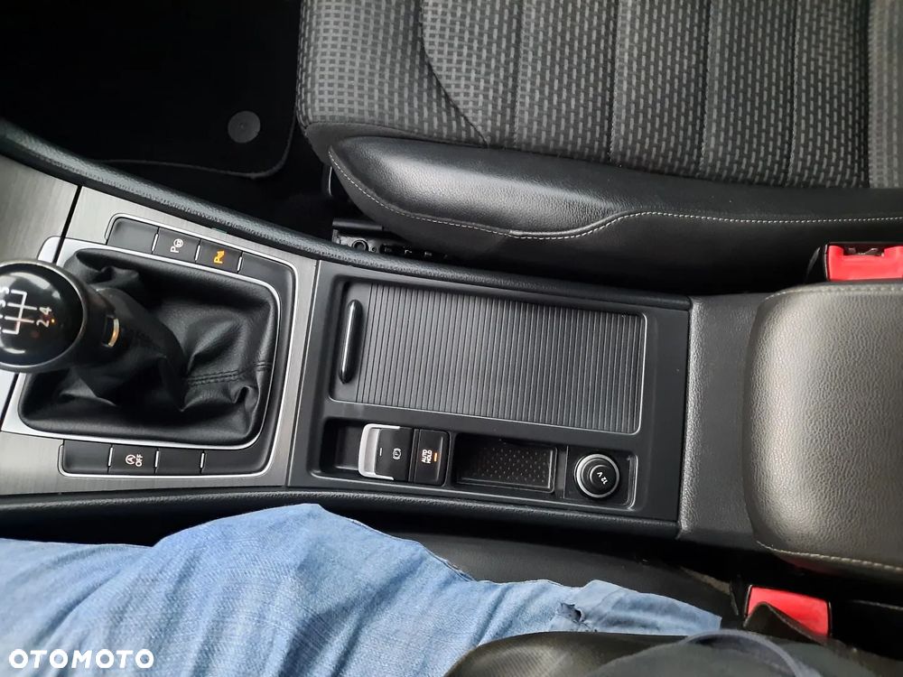 Volkswagen Golf 1.6 TDI BMT Comfortline - 36