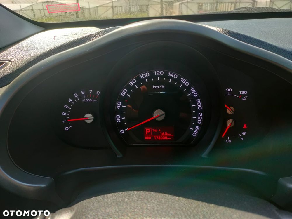 Kia Sportage 2.0 L - 11