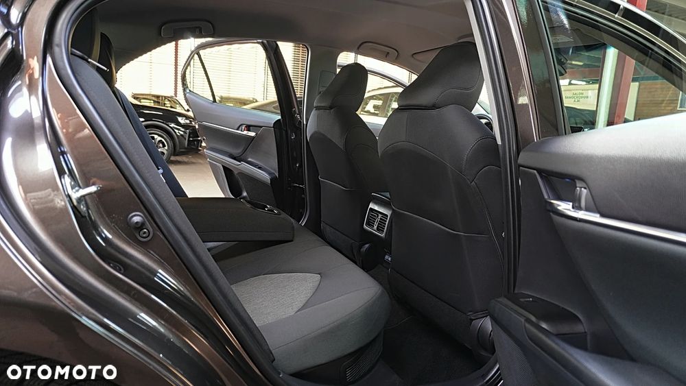Toyota Camry - 16