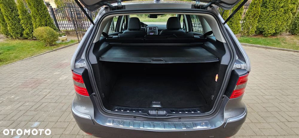 Mercedes-Benz Klasa B 180 BlueEFFICIENCY SPORT EDITION - 30