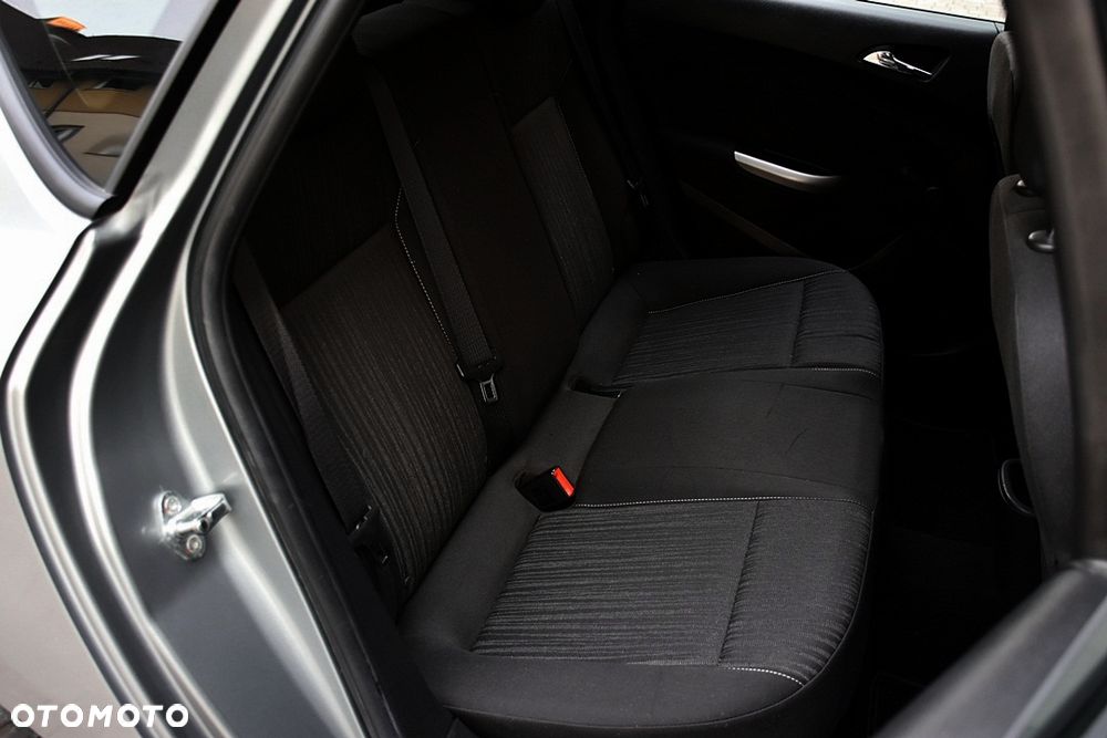 Opel Astra 1.6 Turbo Color Edition - 36