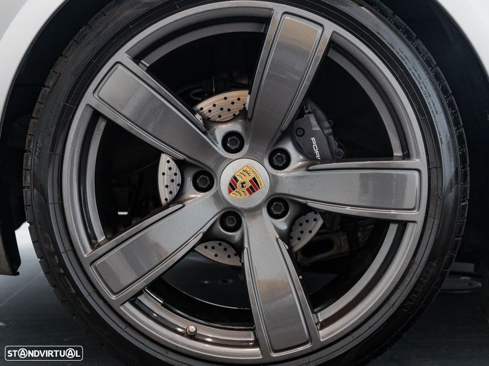 Porsche 718 Cayman - 19