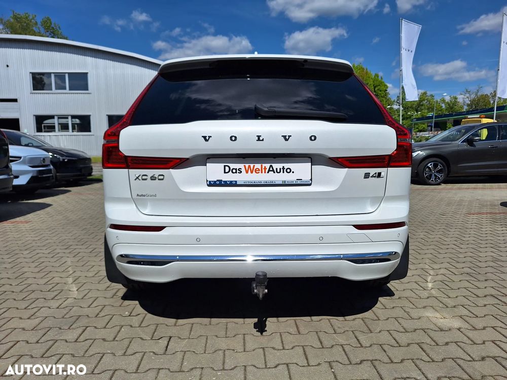 Volvo XC 60 B4 MHEV AT AWD Plus Dark - 13
