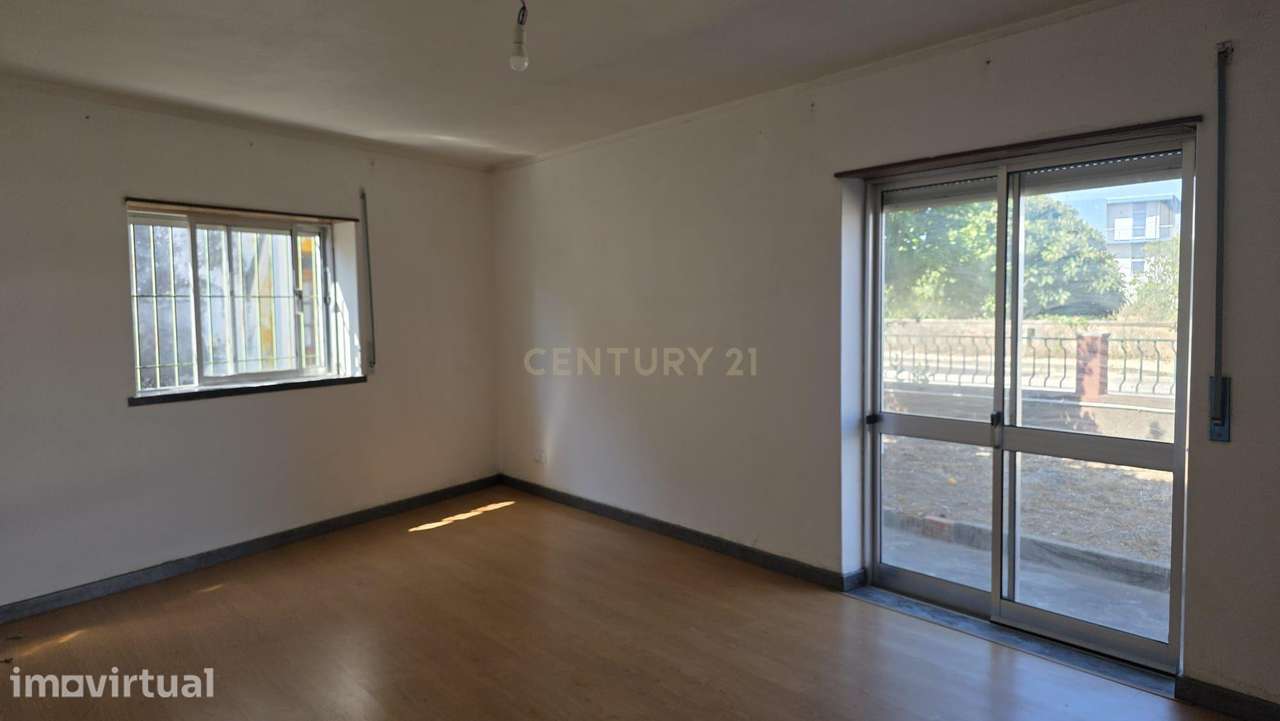 Moradia T2 no centro de Vila Nova de Anços, Soure - Grande imagem: 3/32