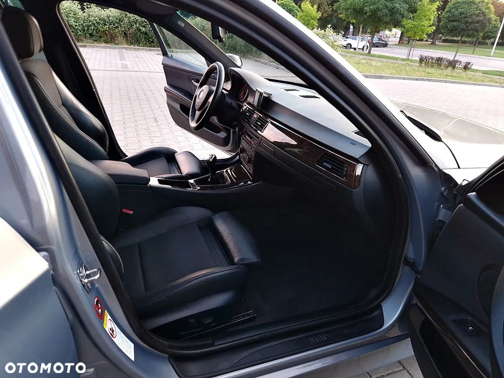 BMW Seria 3 320i - 25