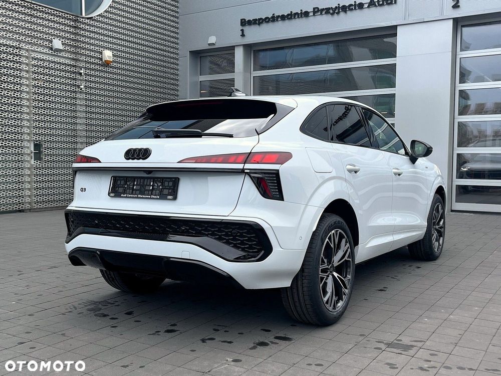 Audi Q3 Sportback - 11