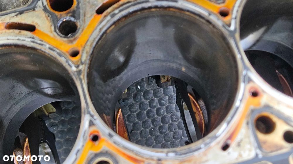 Blok 06D103023 BBBBB Dół Silnik Cylindry Panewki Mocowanie Wału 2.0 FSI AWA Audi A4 B6 B7 VW - 9