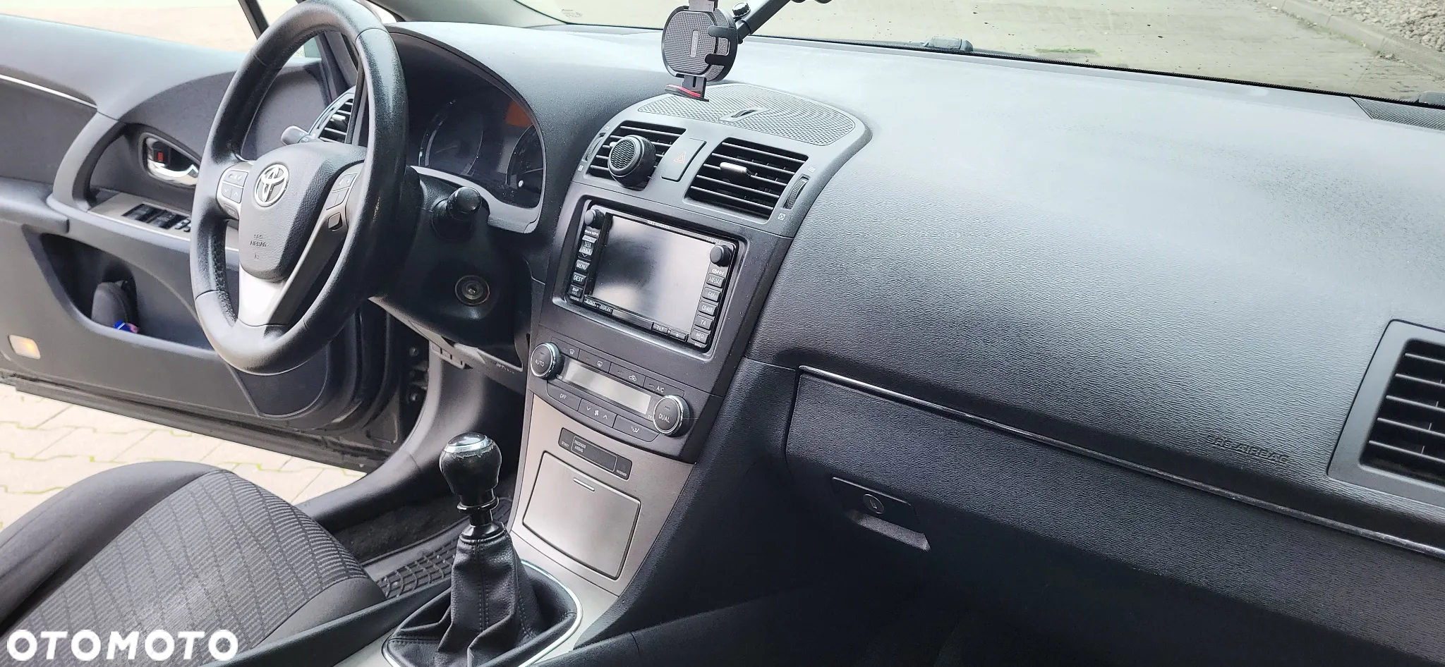 Toyota Avensis 2.0 D-4D 2010 - 13