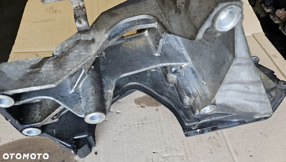 VW Crafter 2.5 TDI łapa mocowanie pompy alternatora 076145167 - 5