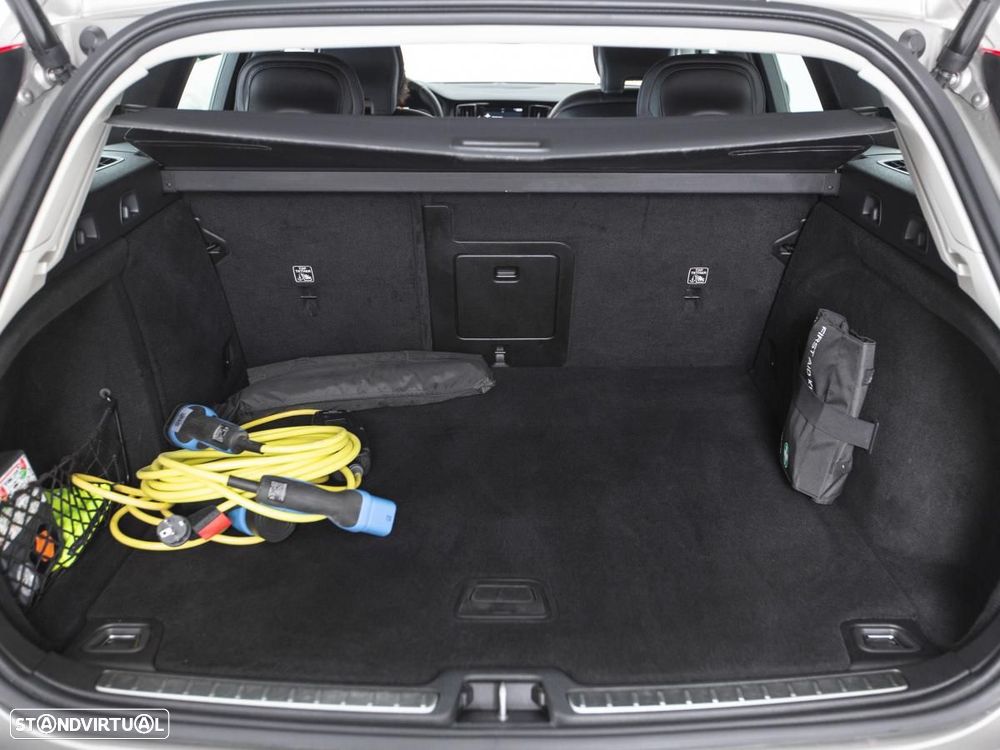 Volvo V60 2.0 T8 AWD TE Momentum Plus - 13
