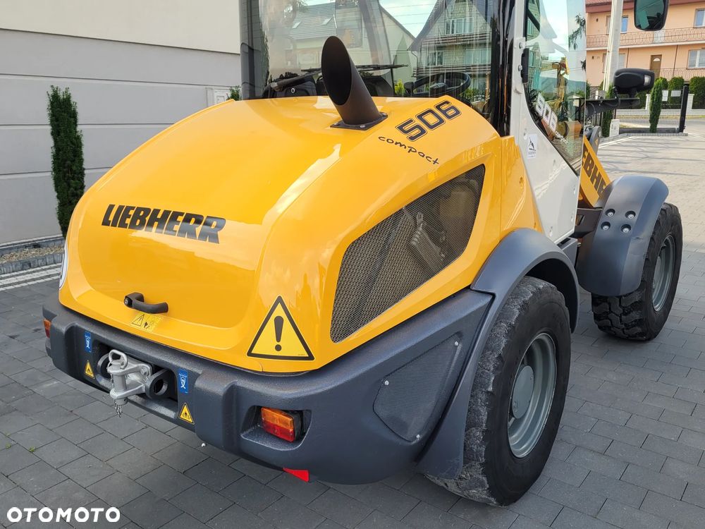 Liebherr L 506C / łyżka otwierana + widły / 1300h / model 2019 / - 11