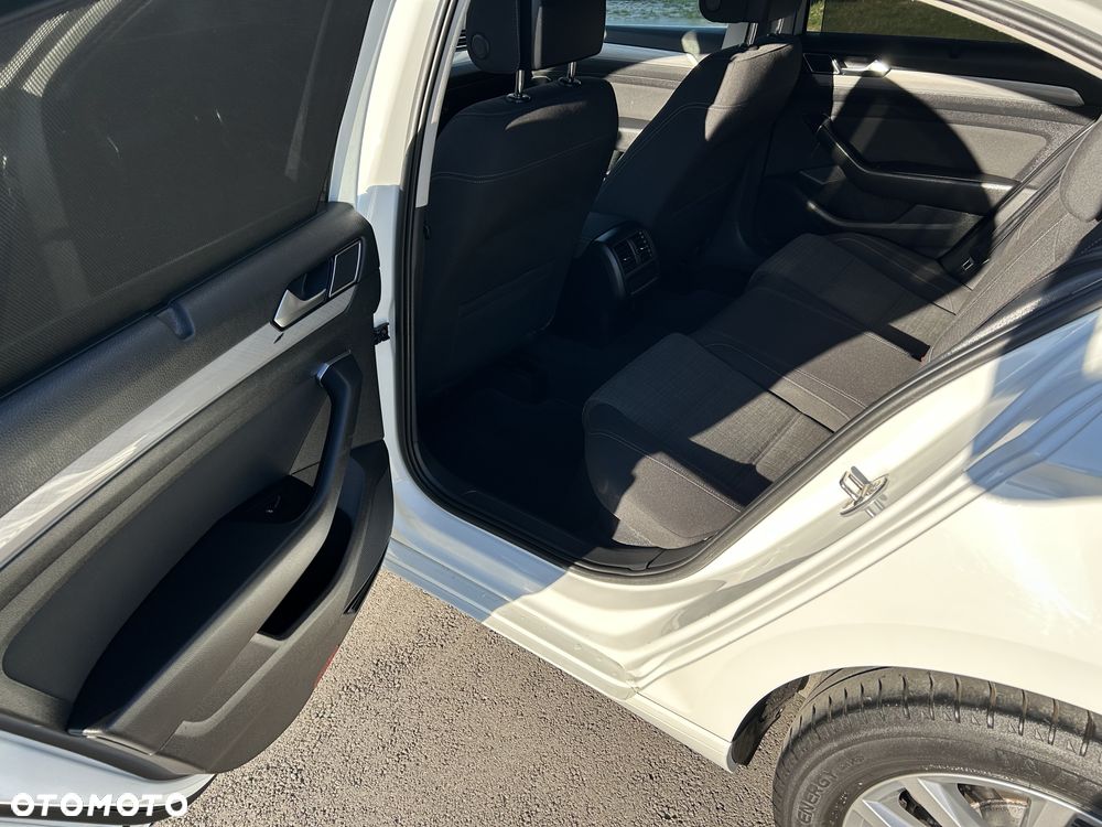Volkswagen Passat 2.0 TDI EVO Business - 9