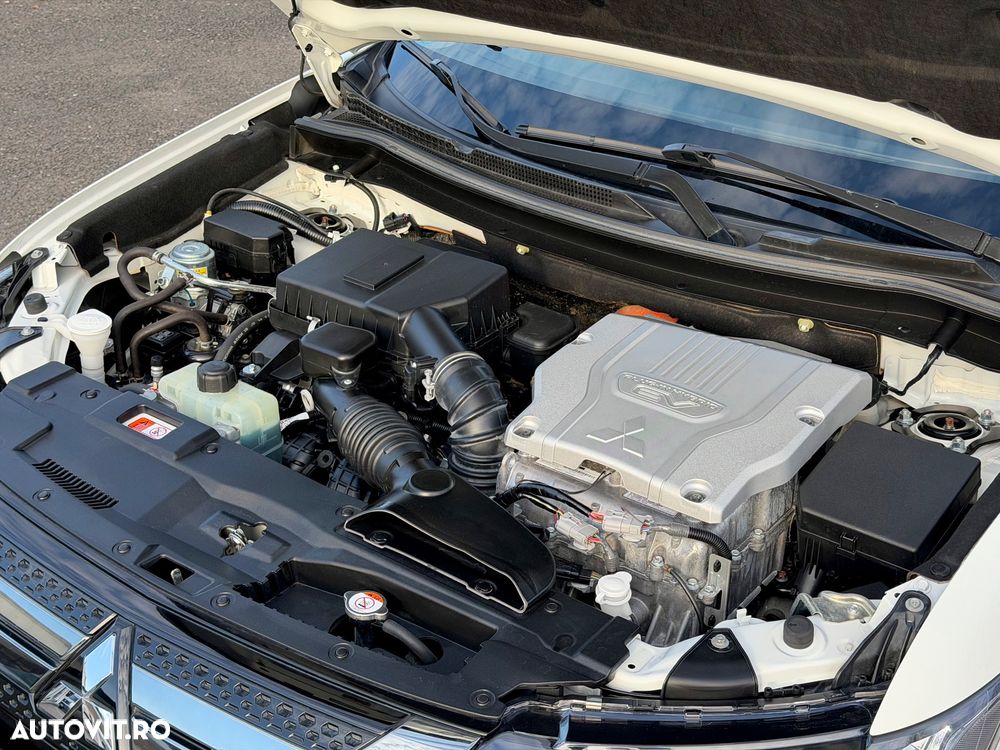 Mitsubishi Outlander 2.4 4WD Plug-In Hybrid - 20
