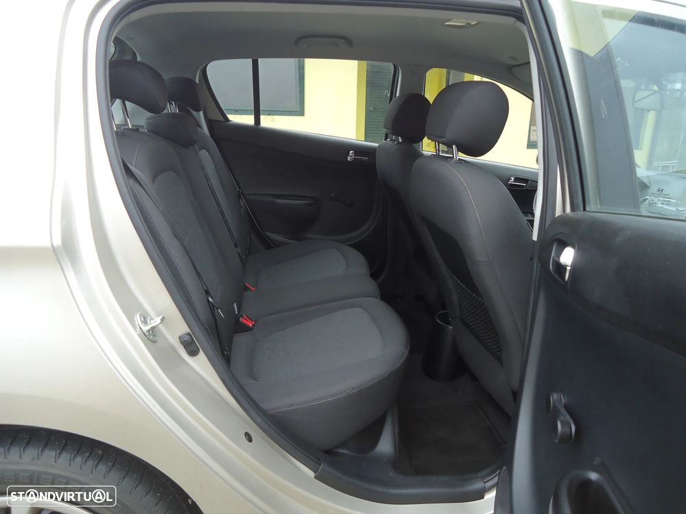 Hyundai i20 1.4 CRDI Comfort ESP - 9