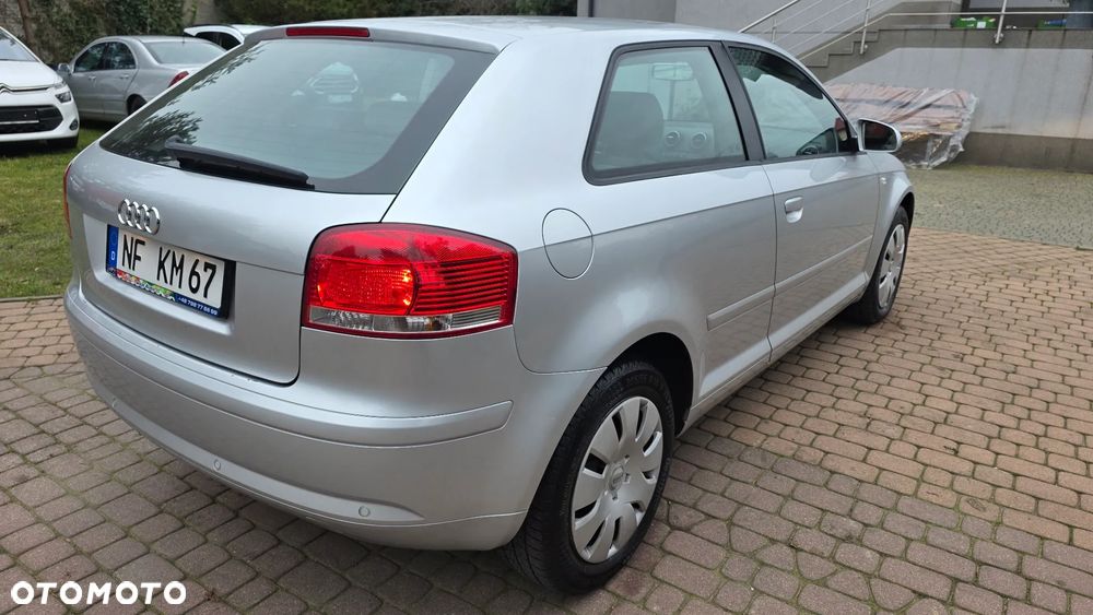 Audi A3 3-drzwiowe 1.6 Attraction - 16