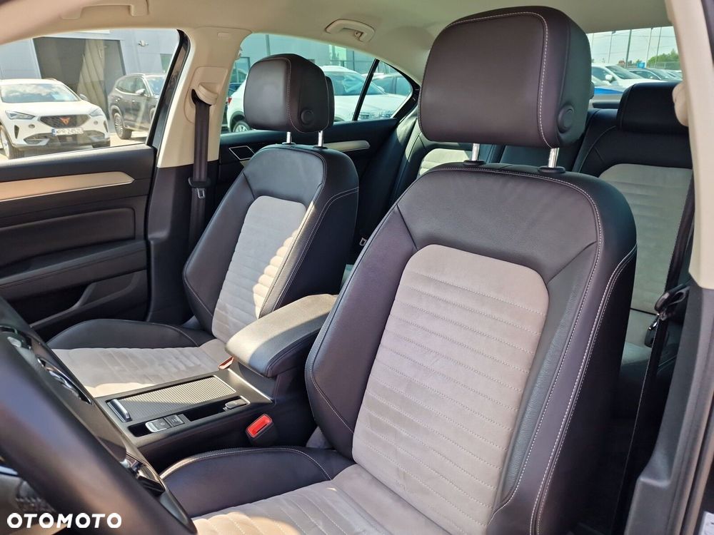 Volkswagen Passat 2.0 TDI SCR Highline - 16