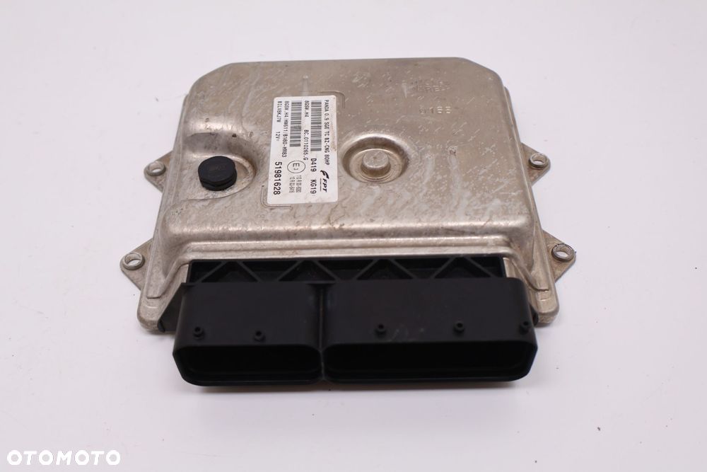 FIAT PANDA III KOMPUTER STEROWNIK SILNIKA 51981628 - 1