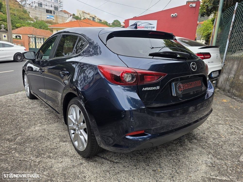 Mazda 3 Hatchback 1.5 Sky-D Excellence - 4