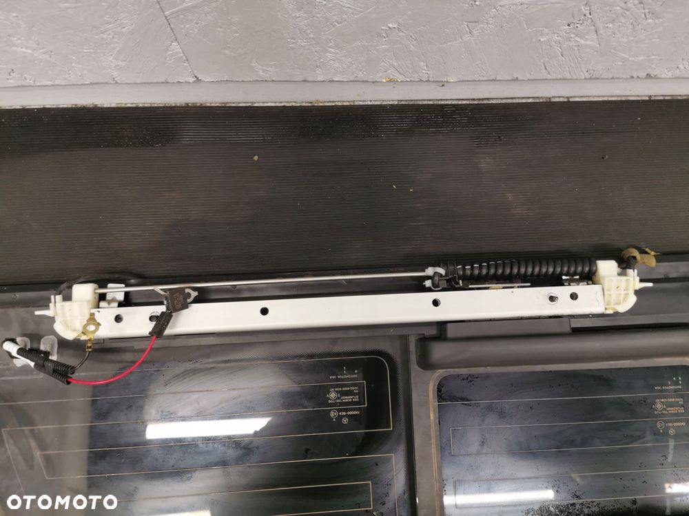 navara d23 alaskan mercedes klasa x w470 szyba tylna karoseryjna uchylna - 6