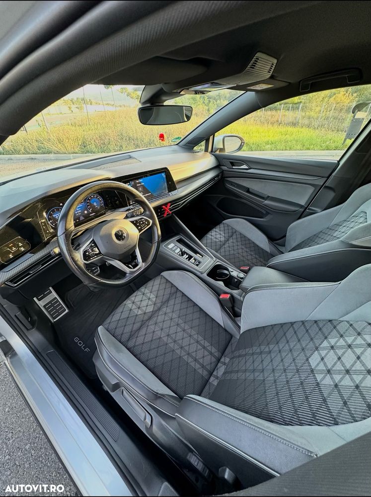 Volkswagen Golf - 8