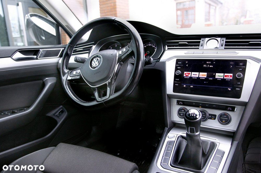 Volkswagen Passat - 13