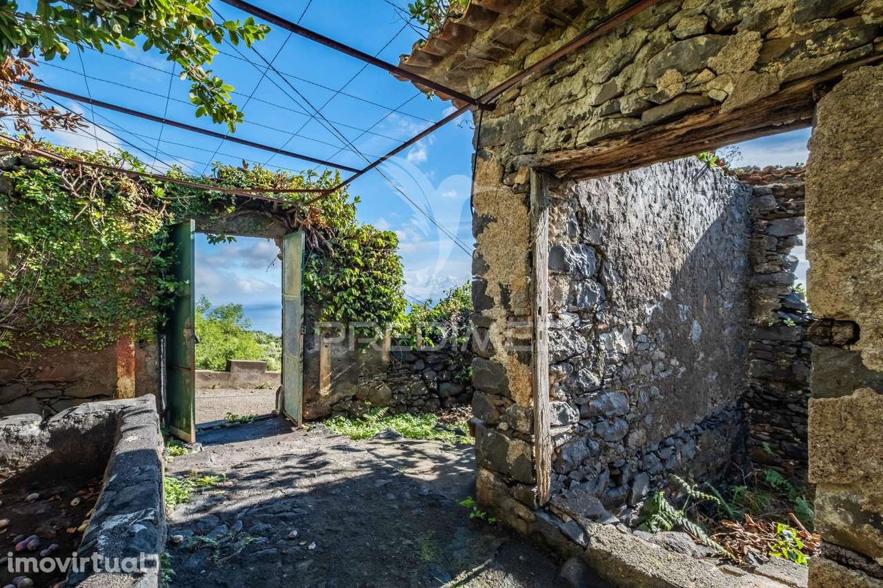 Moradia antiga de pedra Gaula Santa Cruz Ilha da Madeira - Grande imagem: 2/23