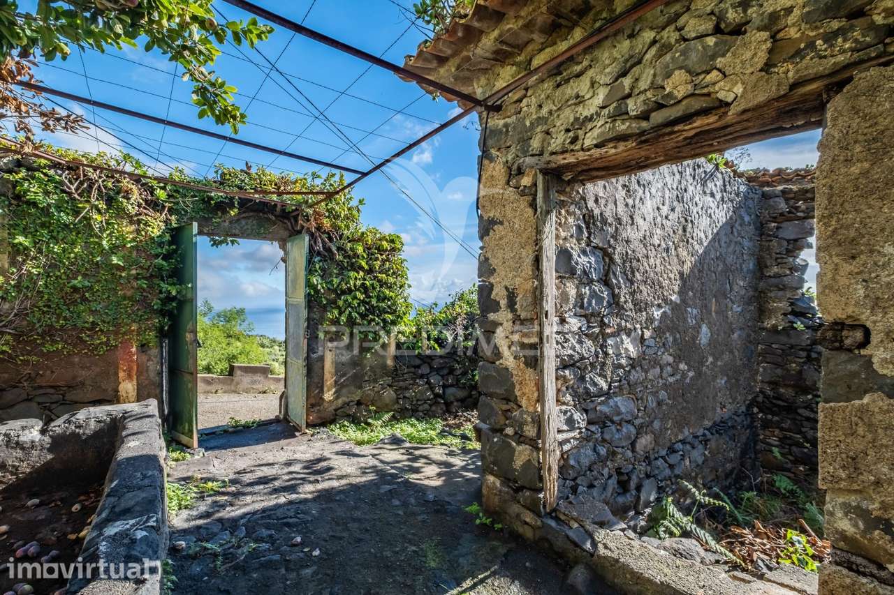 Moradia antiga de pedra Gaula Santa Cruz Ilha da Madeira - Grande imagem: 2/23