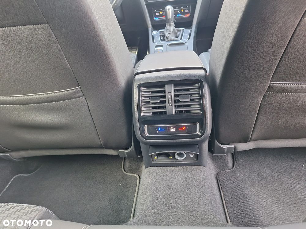 Volkswagen Passat - 13