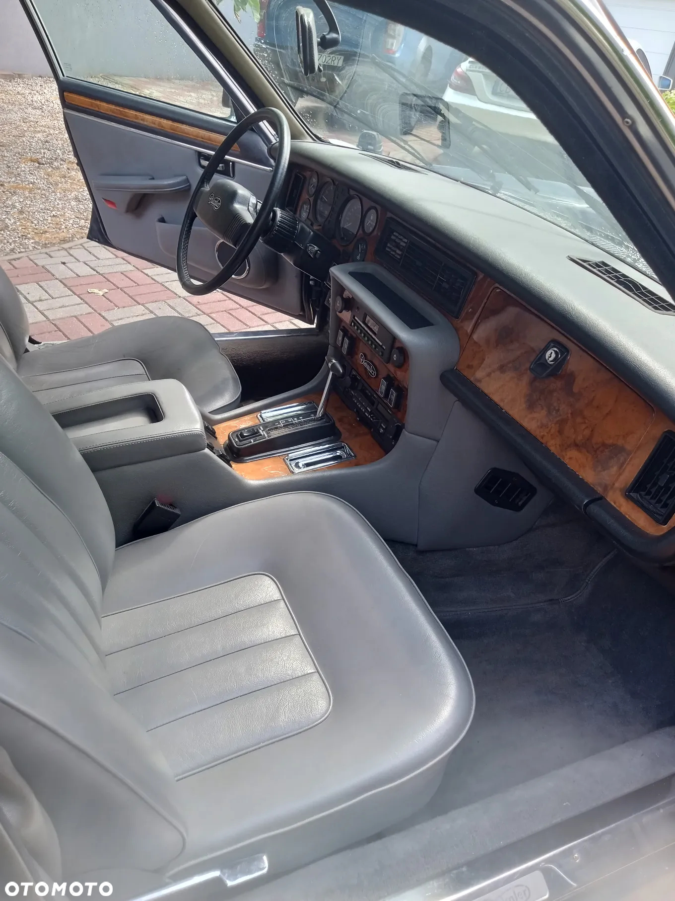 Jaguar Daimler Double Six 5.3i - 7