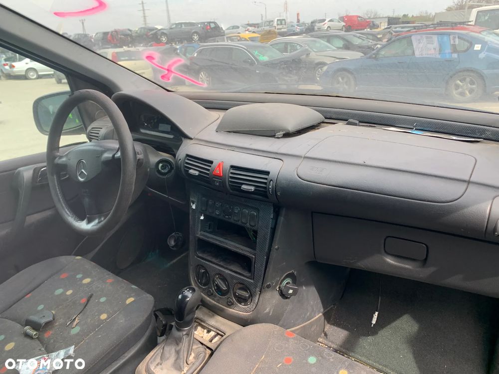 MERCEDES BENZ VANEO 2002 *SAMOCHÓD NA CZĘŚCI* 4733  MASKA, LAMPA, DRZWI, LUSTERKO, ZDERZAK, GRILL, BŁOTNIK, KLAPA, BELKA, DESKA, FOTELE, KANAPA, ĆWIARTKA KIEROWNICA, TARCZE, ZACISKI, ZAWIESZENIE, KOMPLETNY PRZÓD, KOMPLETNY TYŁ, LICZNIK, ZEGARY, PRAWE LEWE PRZÓD TYŁ - 5