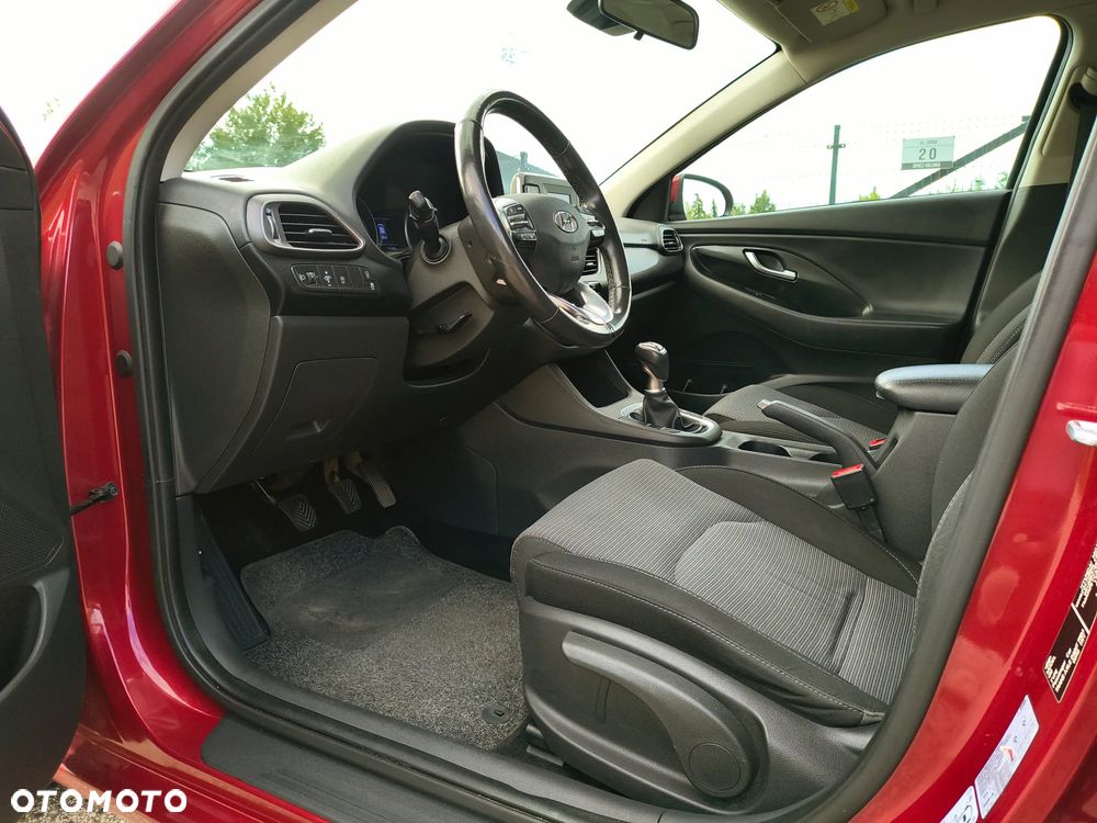 Hyundai i30 1.5 DPI Classic + - 13