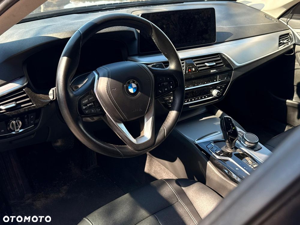 BMW Seria 5 518d - 12