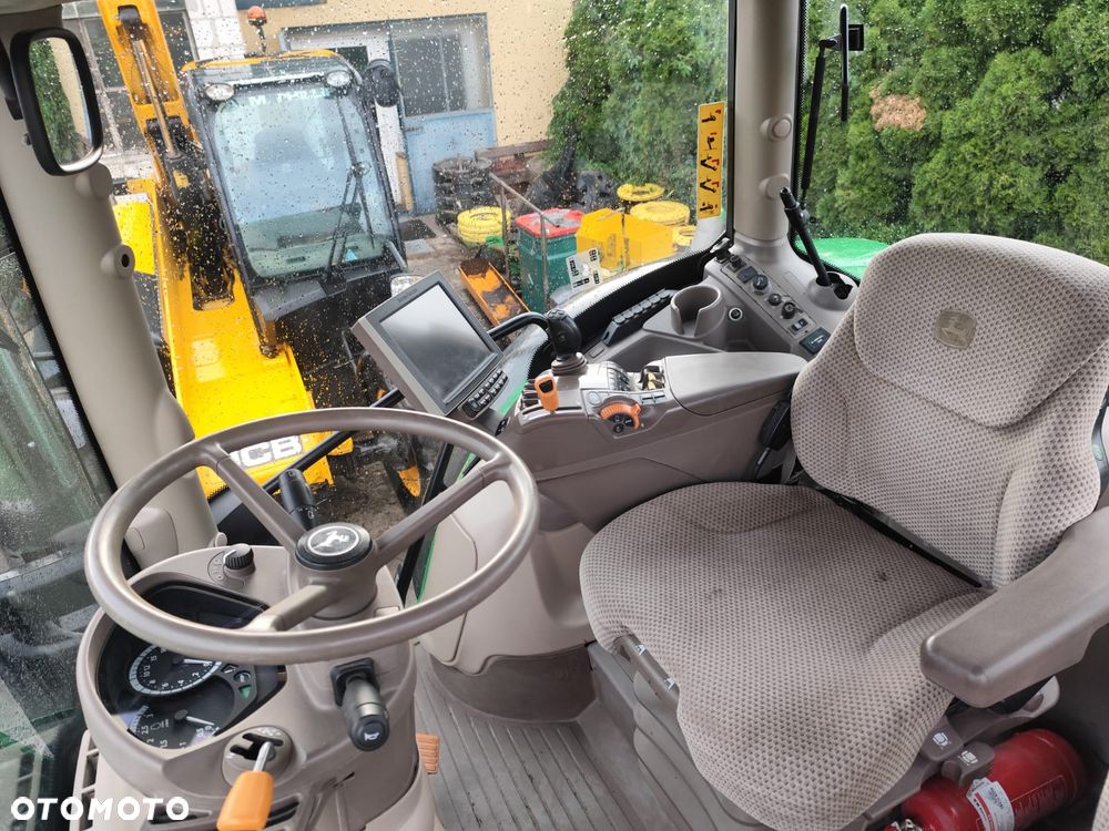 John Deere 6215R - 6