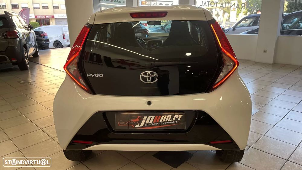 Toyota Aygo X Black&White - 9