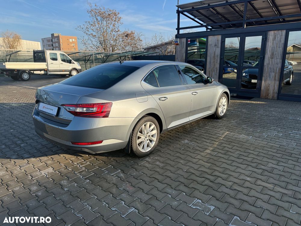 Skoda Superb 2.0 TDI DSG Active - 9